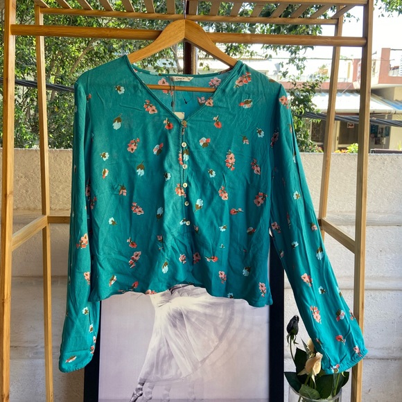 ONLY Floral Tops. Size - 42 - Picture 4 of 8